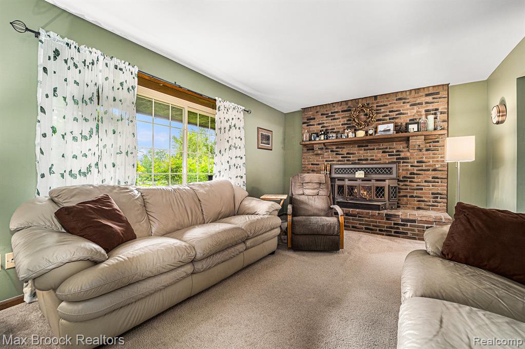 3906 Westlyn Road Lake Orion, MI 48359 - Photo 2 of 21
