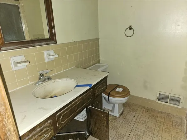 $285,000 | 1632 South Kenwood Street, Olathe, KS 66062