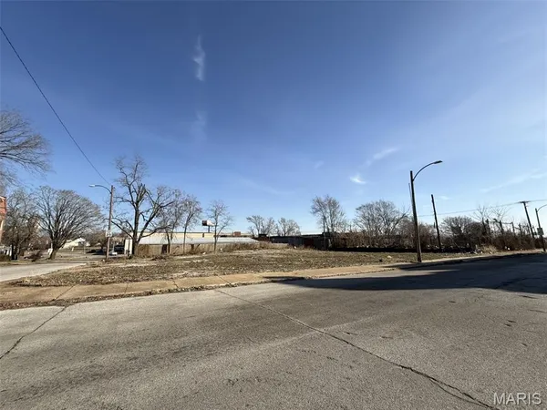 $7,900 | 1425 Palm Street, St. Louis, MO 63107