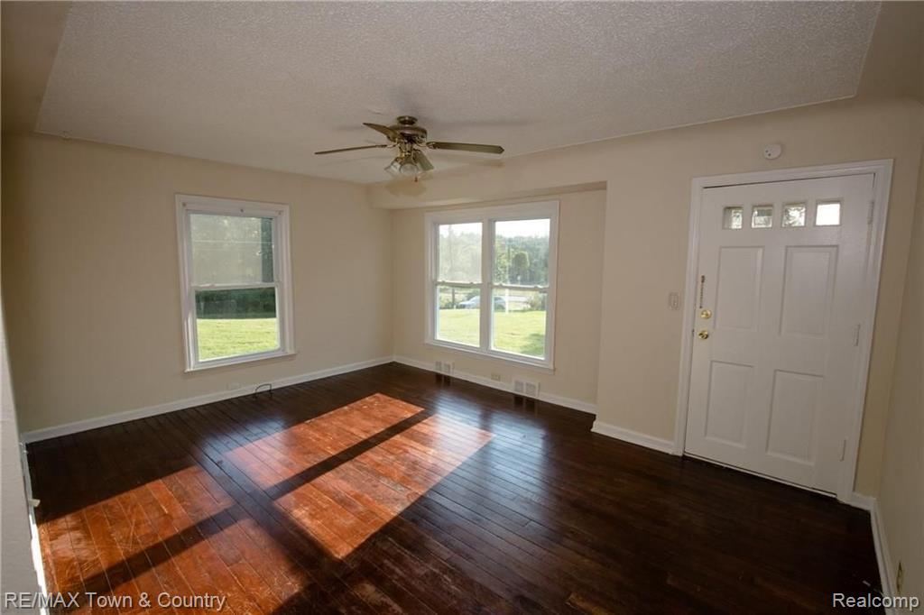 1406 Elms Road Flint, MI 48532 - Photo 8 of 39