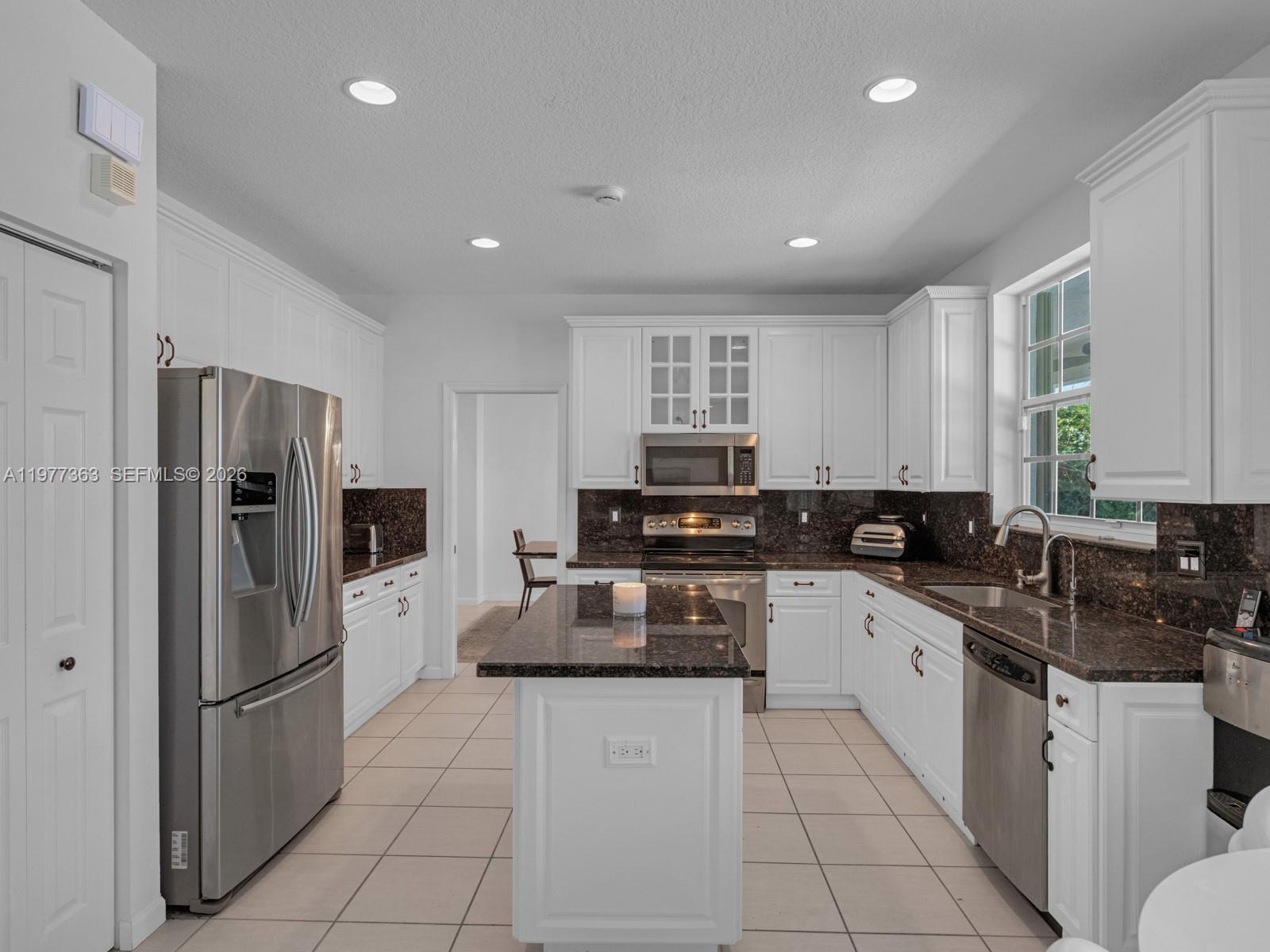 4400 Fox Ridge Drive Weston, FL 33331 - Photo 16 of 43