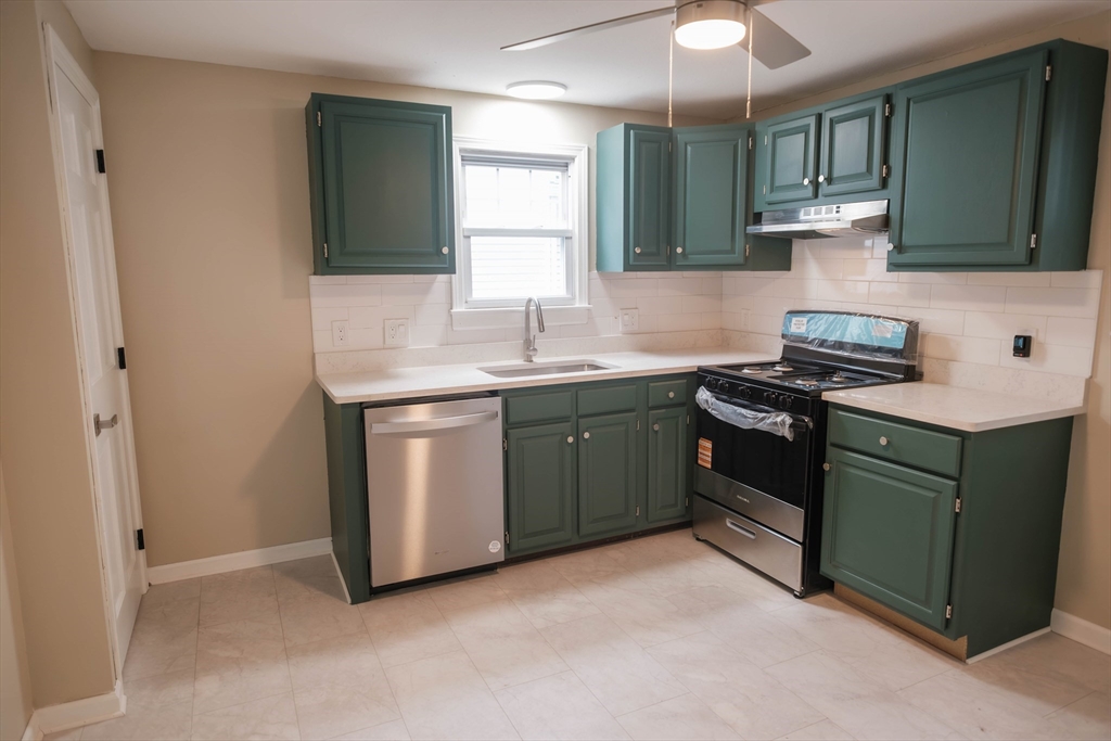 109 Powell Avenue Springfield, MA 01118 - Photo 8 of 33 Gallery Image 8