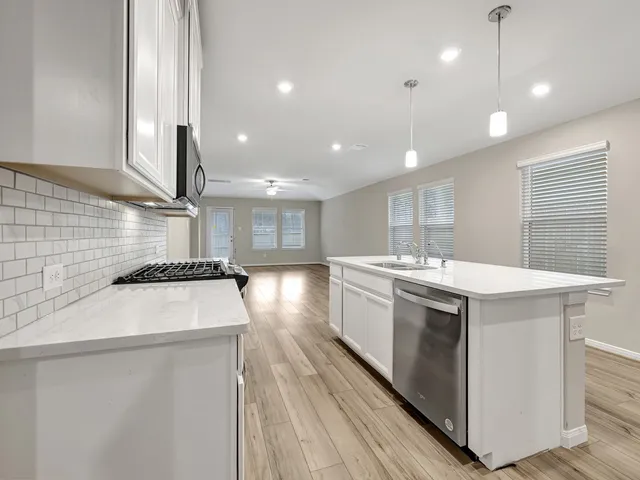 $275,040 | 6638 Lahna Oak Drive, Conroe, TX 77304