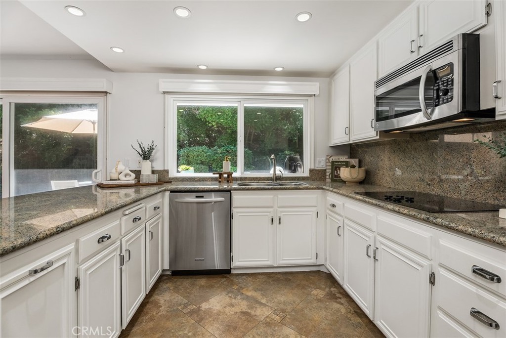 14 Rolling Brook Irvine, CA 92603 - Photo 16 of 37