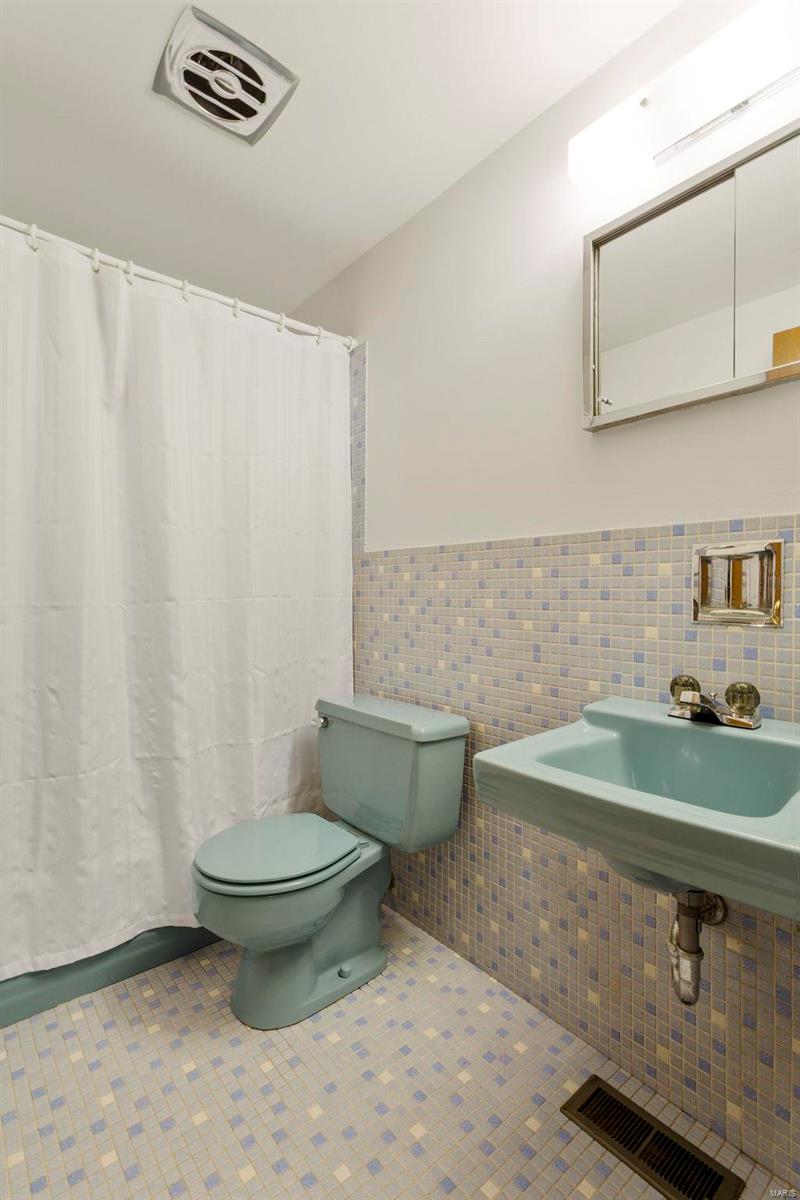 2560 Derhake Road Florissant, MO 63033 - Photo 22 of 31 Gallery Image 22