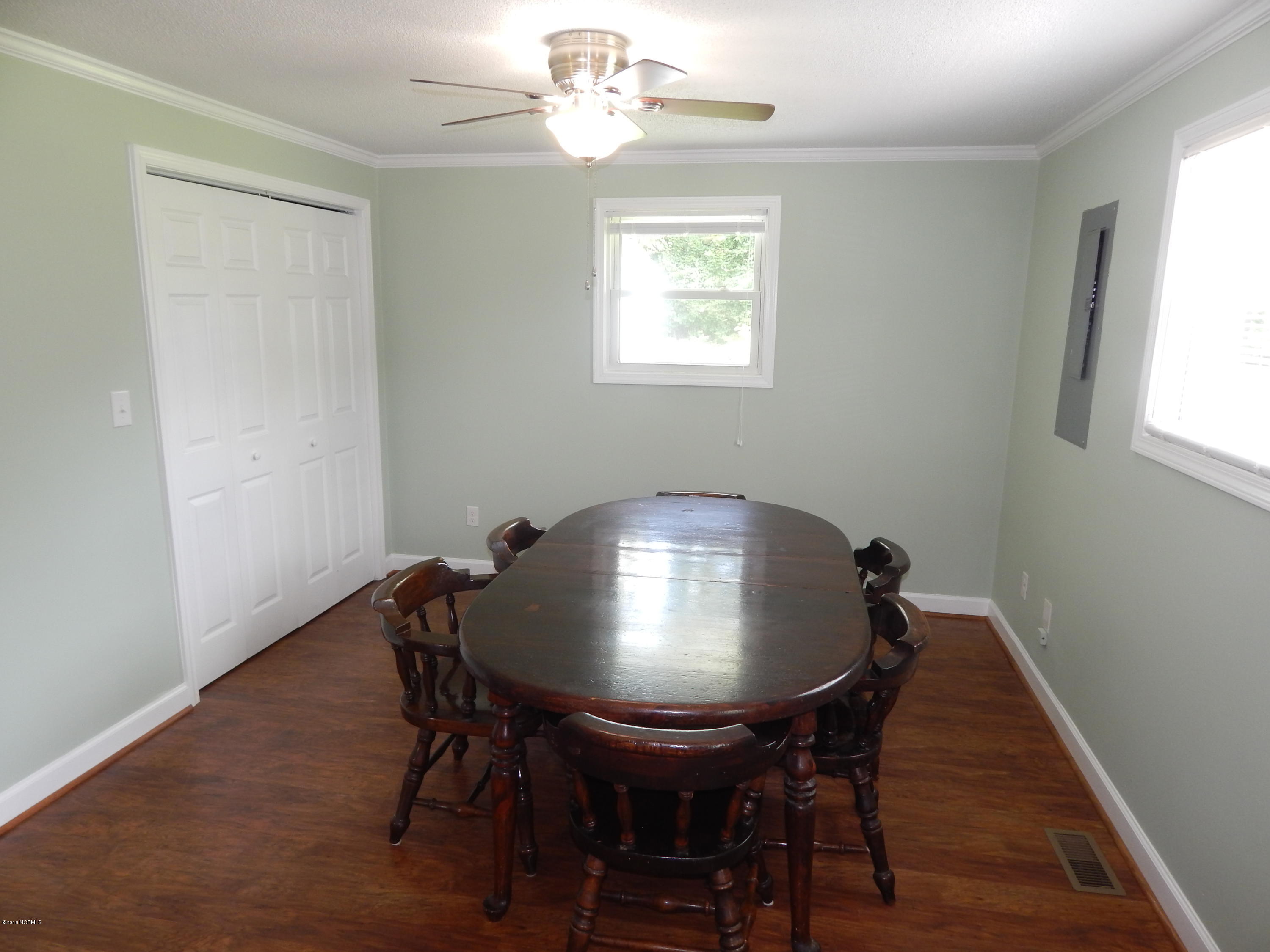 2411 Mayberry Loop Road Morehead City, NC 28557 - Photo 8 of 23 Dining area