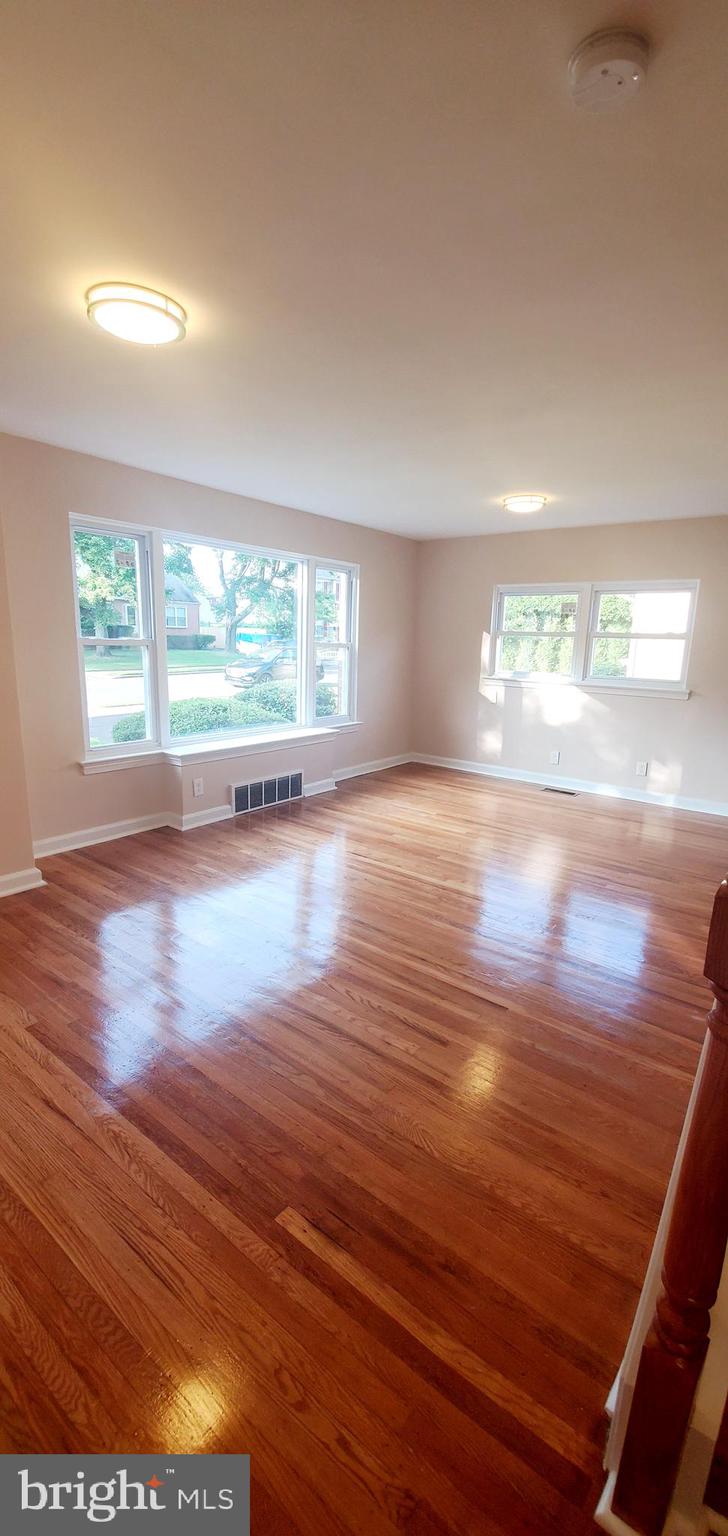 12039 Sewell Road Philadelphia, PA 19116 - Photo 7 of 29