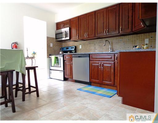 7 Hawthorne Road Piscataway, NJ 08854 - Photo 2 of 15 Gallery Image 2