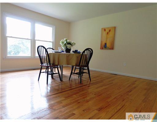 7 Hawthorne Road Piscataway, NJ 08854 - Photo 3 of 15 Gallery Image 3