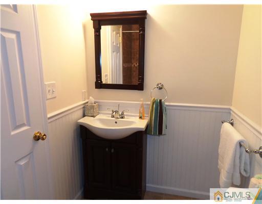7 Hawthorne Road Piscataway, NJ 08854 - Photo 5 of 15 Gallery Image 5