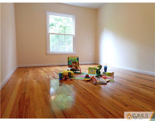 7 Hawthorne Road Piscataway, NJ 08854 - Photo 8 of 15 Gallery Image 8