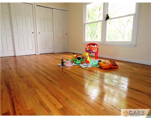 7 Hawthorne Road Piscataway, NJ 08854 - Photo 10 of 15 Gallery Image 10