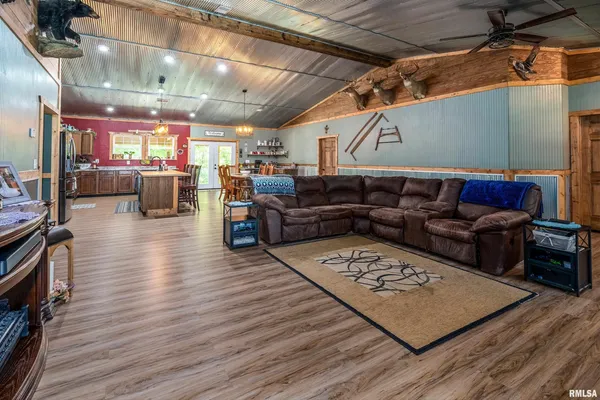 $725,000 | 2196 Wilderness Retreat Road, Jonesboro, IL 62952