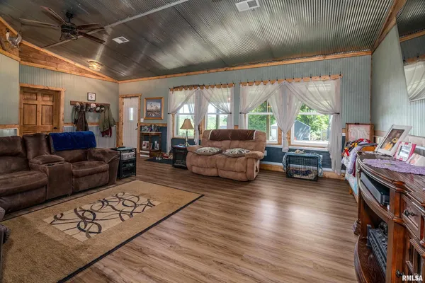 $725,000 | 2196 Wilderness Retreat Road, Jonesboro, IL 62952