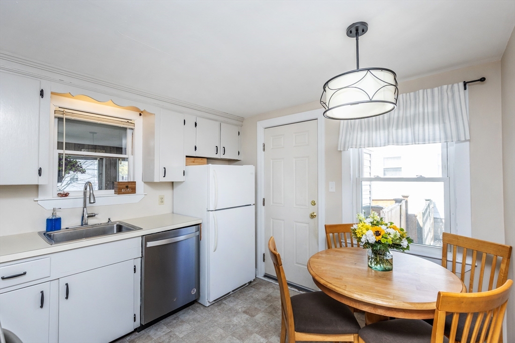 7 Linden Road Peabody, MA 01960 - Photo 3 of 38
