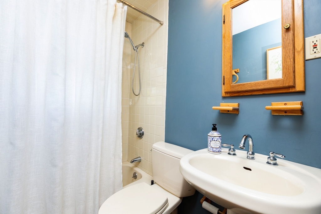 7 Linden Road Peabody, MA 01960 - Photo 6 of 38