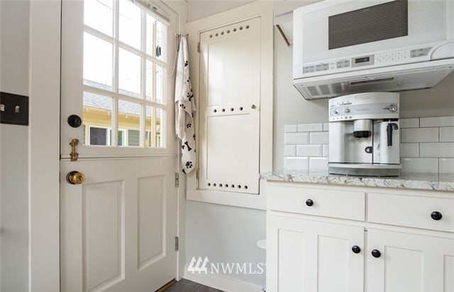 6417 Linden Avenue North Seattle, WA 98103 - Photo 13 of 25 Gallery Image 13