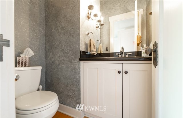 6417 Linden Avenue North Seattle, WA 98103 - Photo 15 of 25 Gallery Image 15
