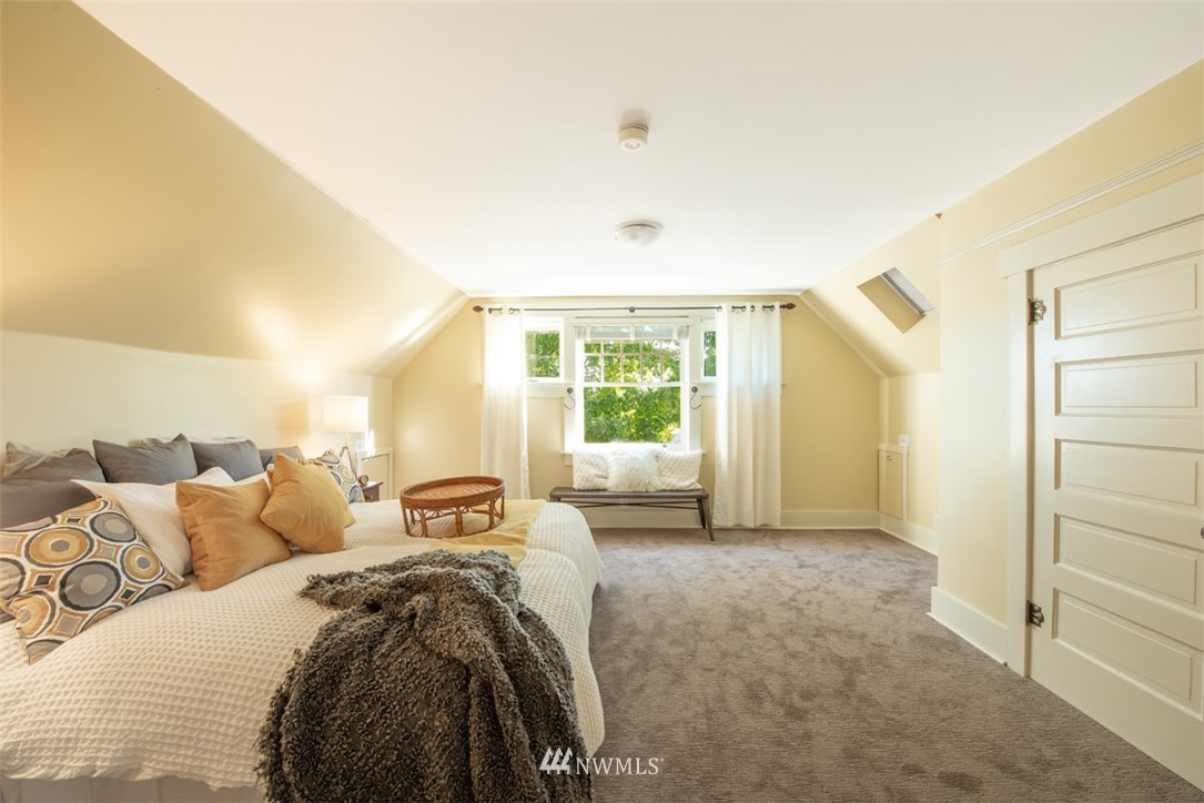 6417 Linden Avenue North Seattle, WA 98103 - Photo 16 of 25 Gallery Image 16