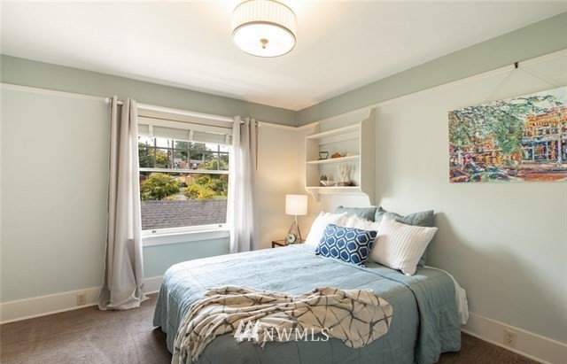 6417 Linden Avenue North Seattle, WA 98103 - Photo 18 of 25 Gallery Image 18