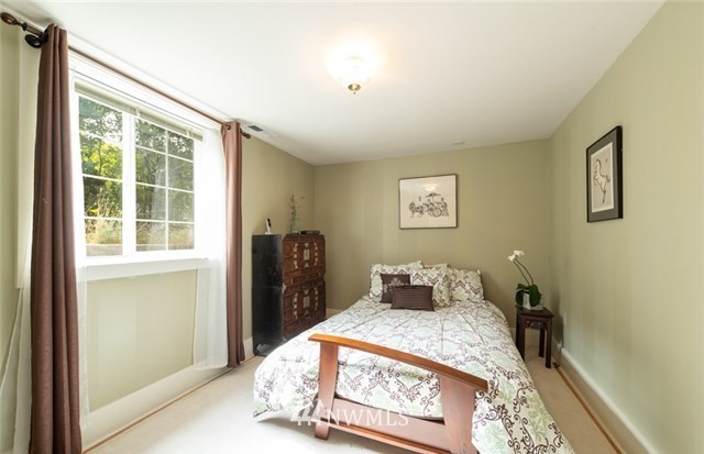 6417 Linden Avenue North Seattle, WA 98103 - Photo 21 of 25 Gallery Image 21