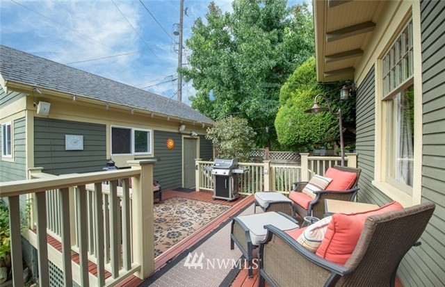 6417 Linden Avenue North Seattle, WA 98103 - Photo 23 of 25 Gallery Image 23