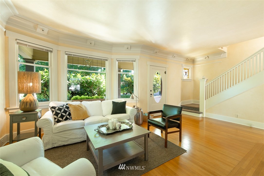 6417 Linden Avenue North Seattle, WA 98103 - Photo 5 of 25 Gallery Image 5