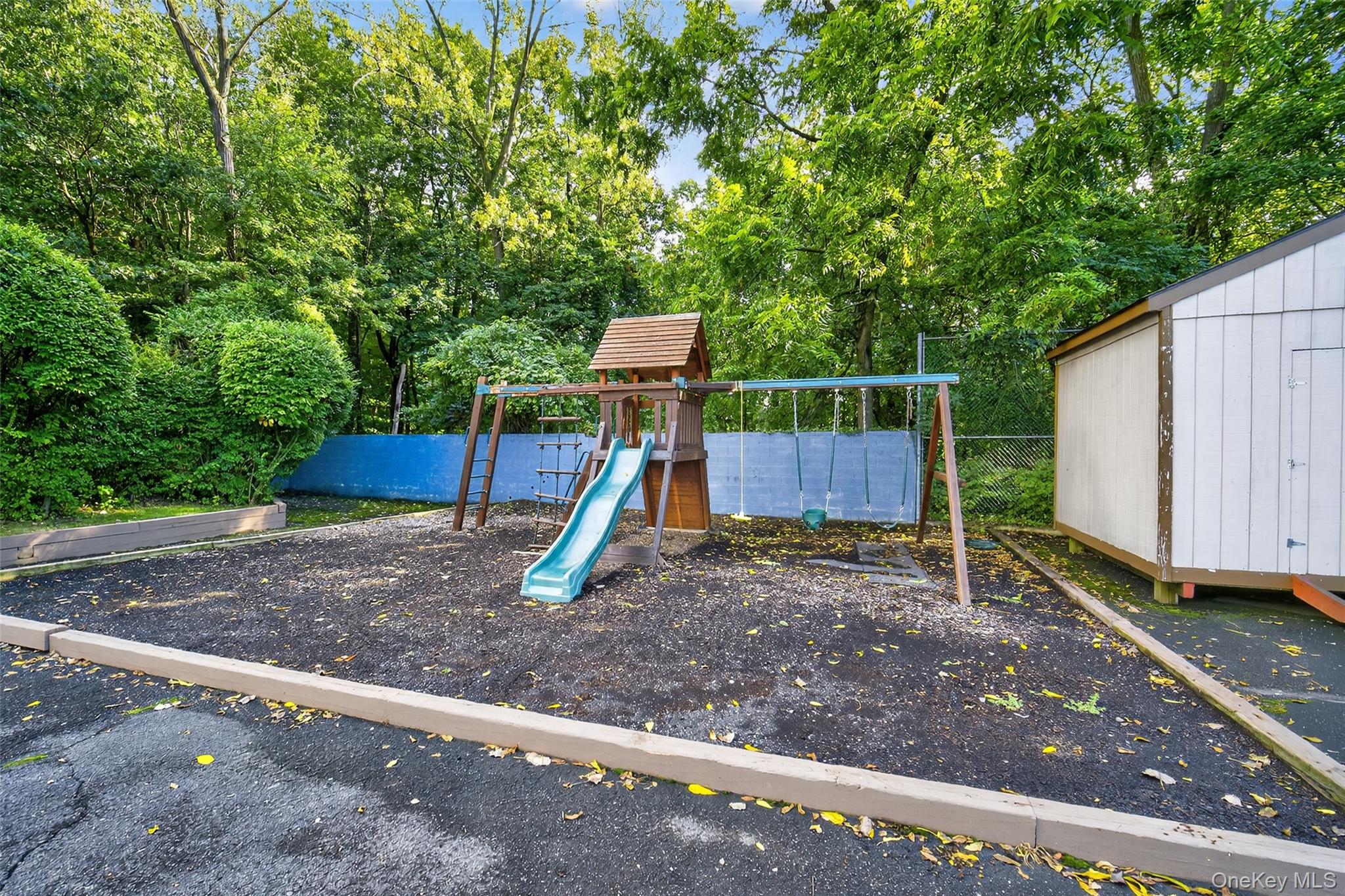 4 Secora, Unit E2 Monsey, NY 10952 - Photo 22 of 24 a backyard of a house