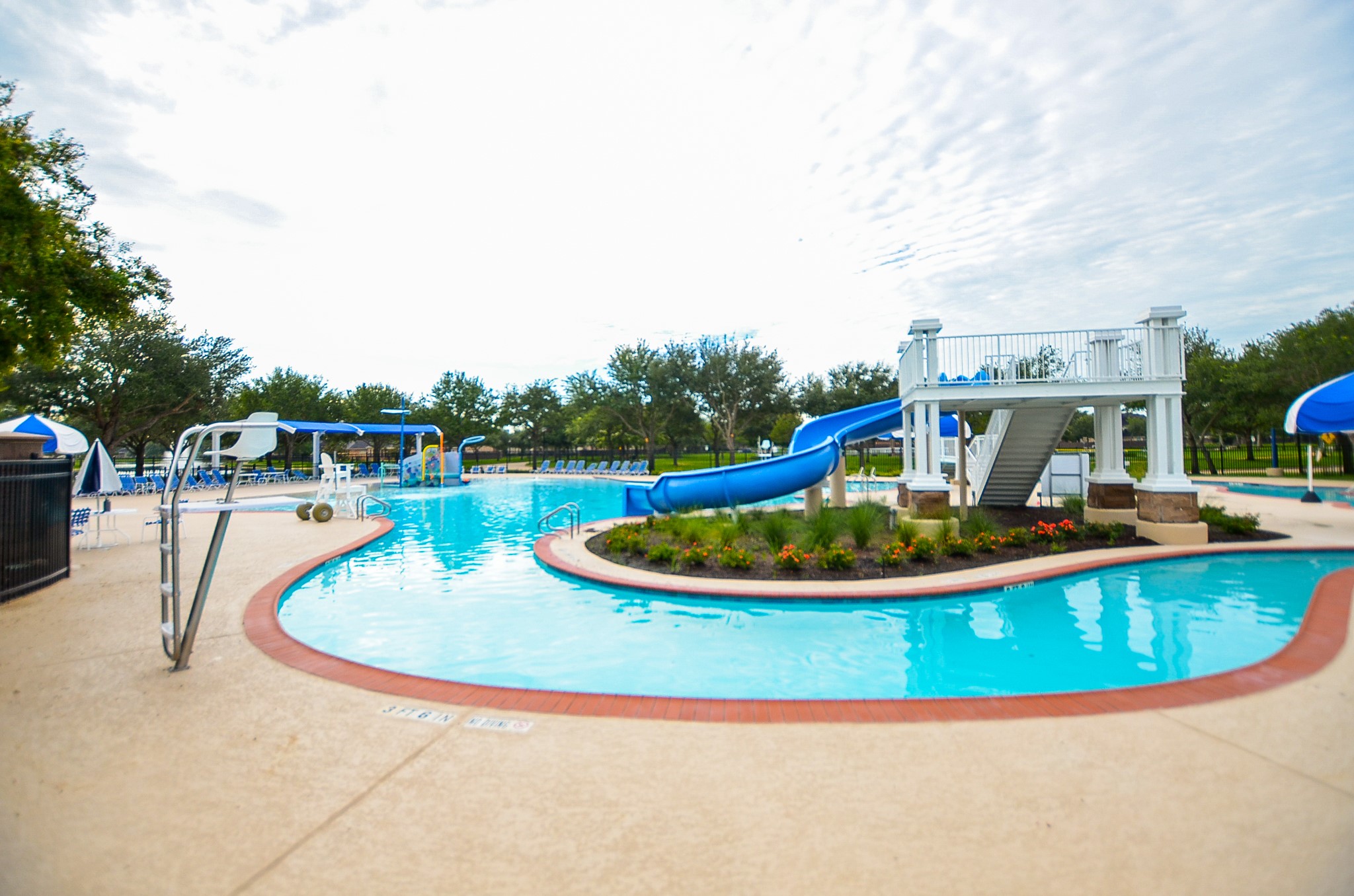 7218 Spring Run Lane Katy, TX 77494 - Photo 44 of 49 a view of a swimming pool with an outdoor seating