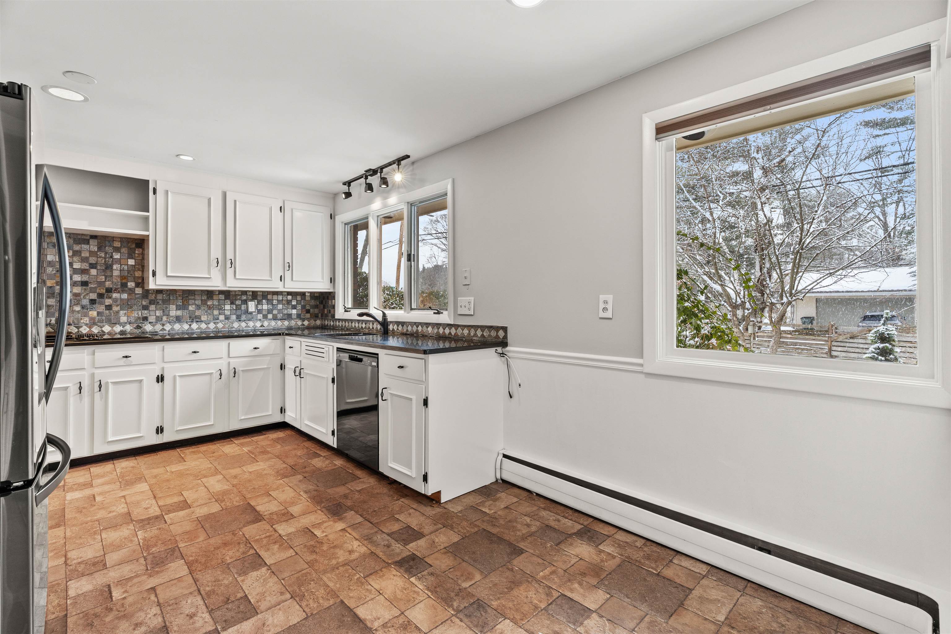 151 North Acres Road Manchester, NH 03104 - Photo 17 of 51 Gallery Image 17