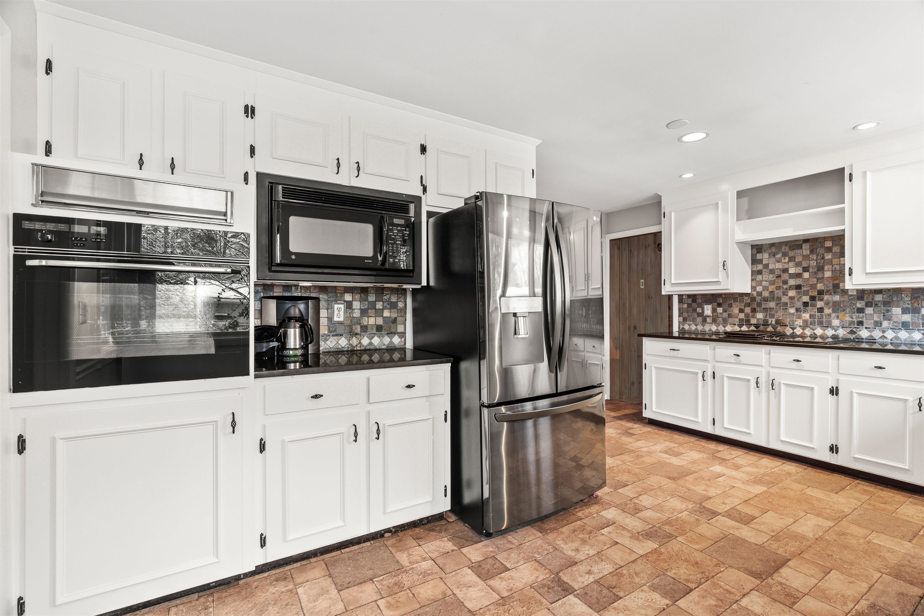 151 North Acres Road Manchester, NH 03104 - Photo 19 of 51 Gallery Image 19