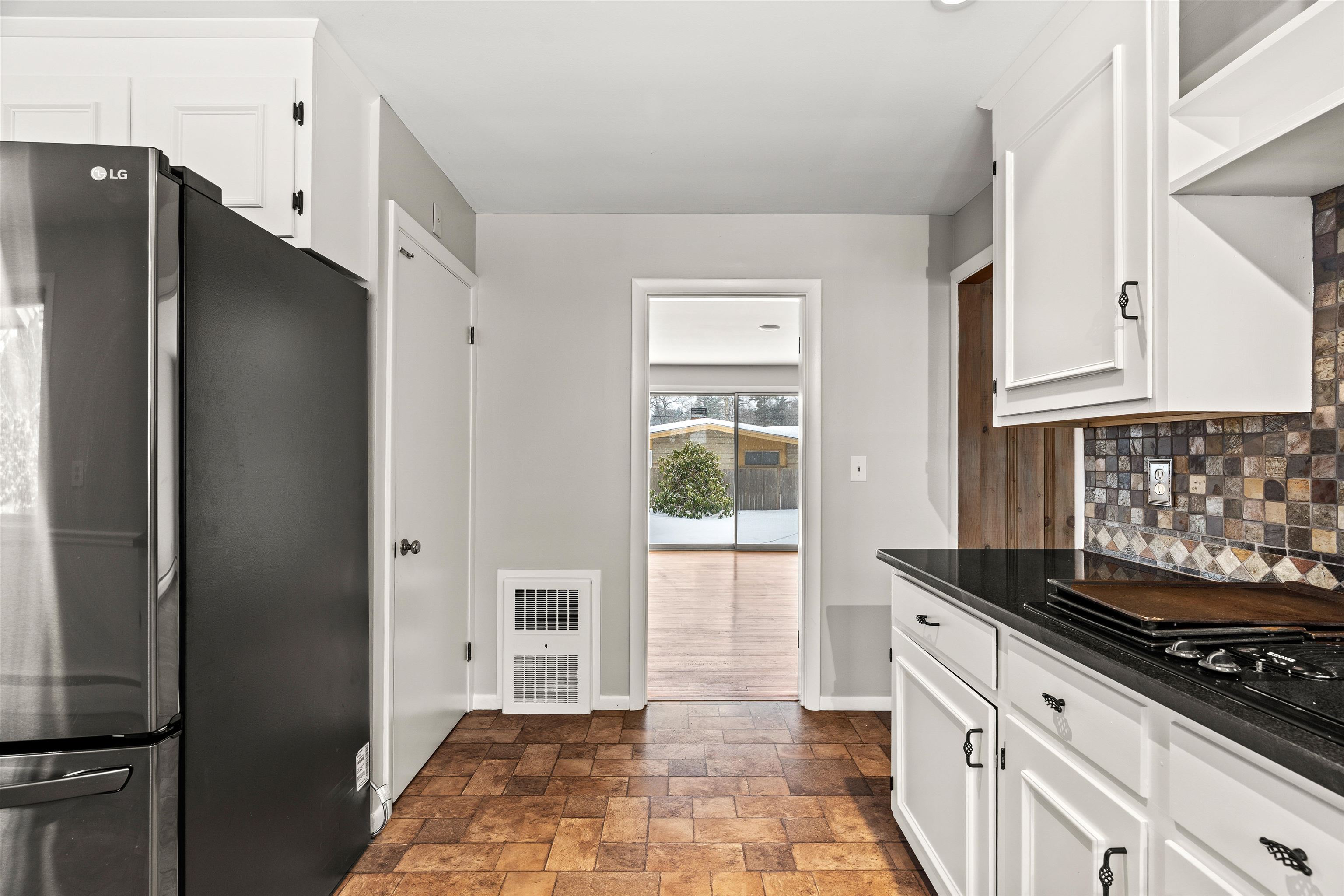 151 North Acres Road Manchester, NH 03104 - Photo 20 of 51 Gallery Image 20