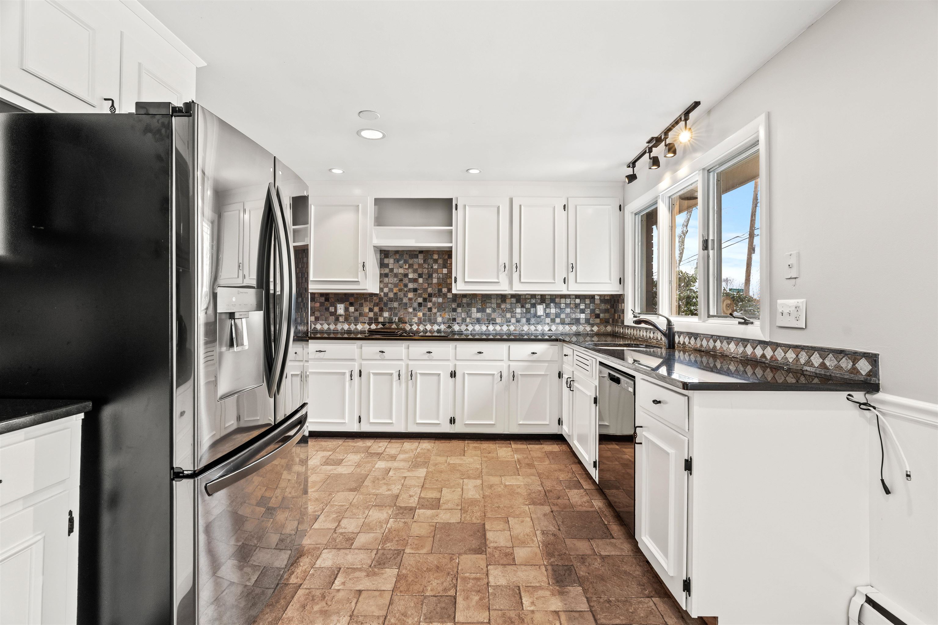 151 North Acres Road Manchester, NH 03104 - Photo 21 of 51 Gallery Image 21