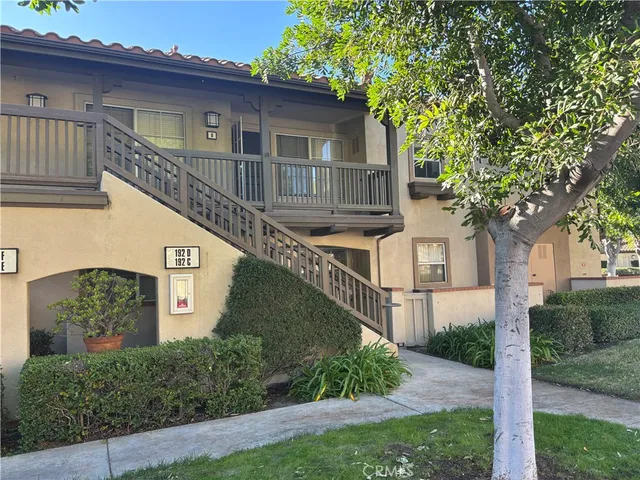 $2,700 | 192 South Cross Creek Road, Unit D, Orange, CA 92869