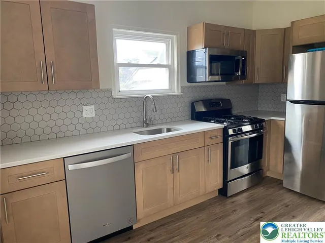 $2,400 | 1660 Main Street, Hellertown, PA 18055