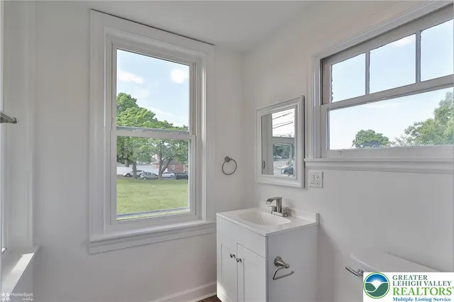 $2,400 | 1660 Main Street, Hellertown, PA 18055