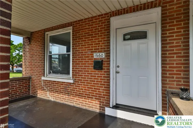 $2,400 | 1660 Main Street, Hellertown, PA 18055