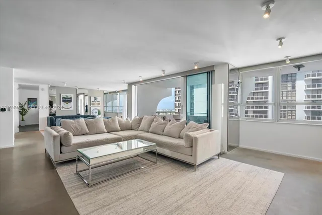 $13,000 | 11 Island Avenue, Unit 2107, Miami Beach, FL 33139