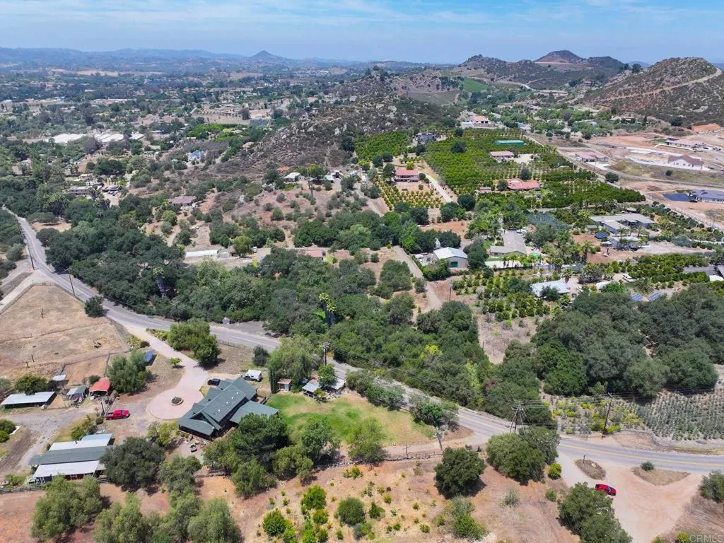 15705 Mactan Road Valley Center, CA 92082 - Photo 7 of 9