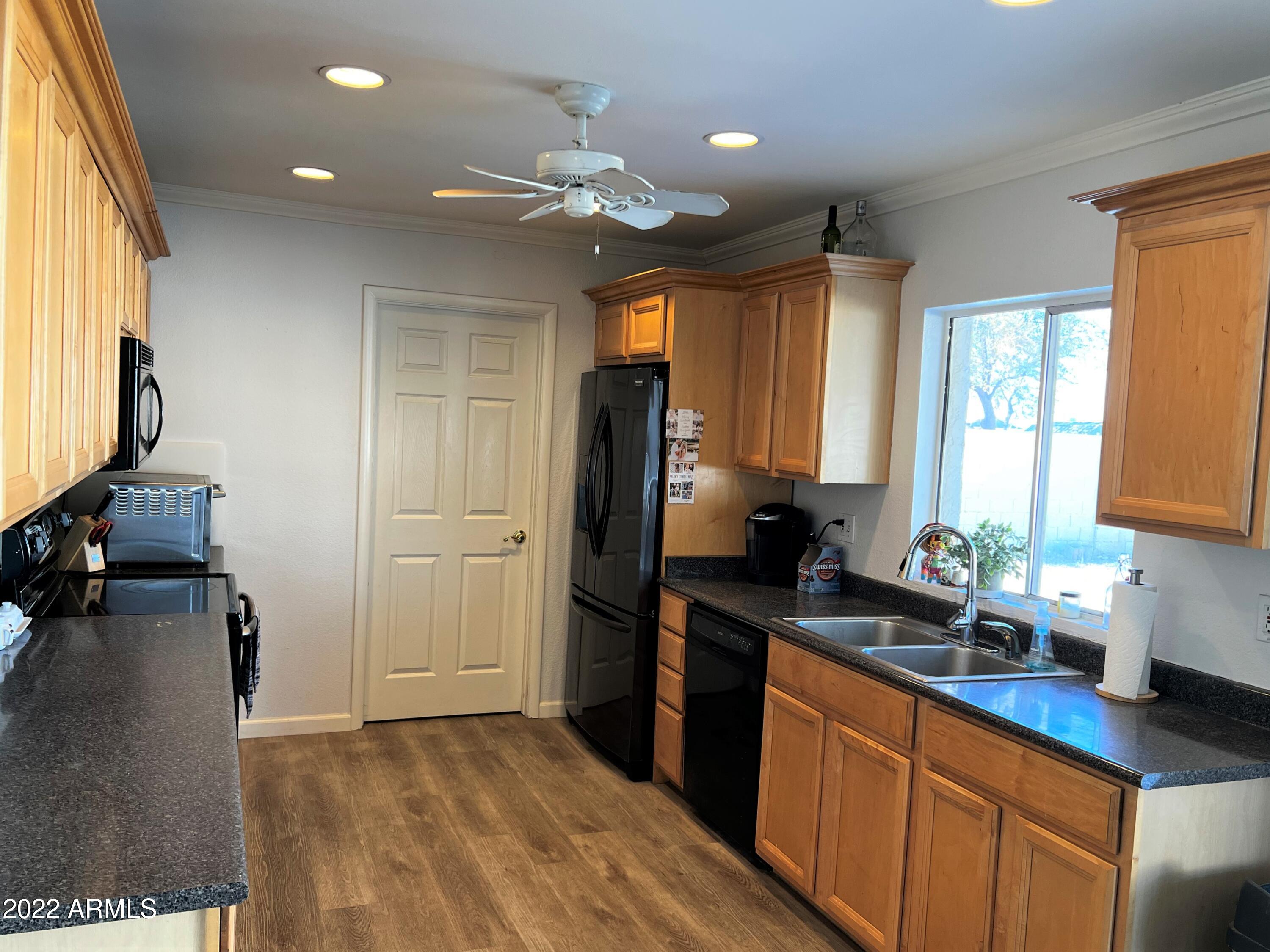 4634 West Calavar Road Glendale, AZ 85306 - Photo 11 of 26 Kitchen