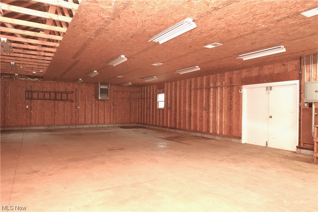 860 Meridian Street Akron, OH 44310 - Photo 18 of 23 Huge wide open space for the hobbyist, car collector, gymnasium et cetera