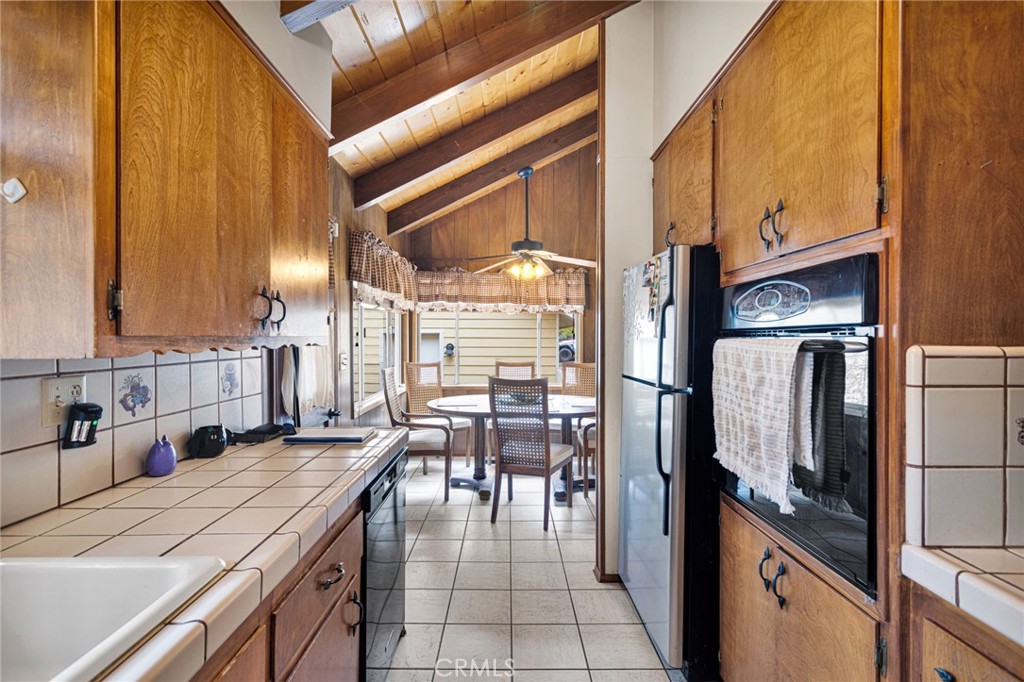 2046 Thrush Road Wrightwood, CA 92397 - Photo 21 of 44