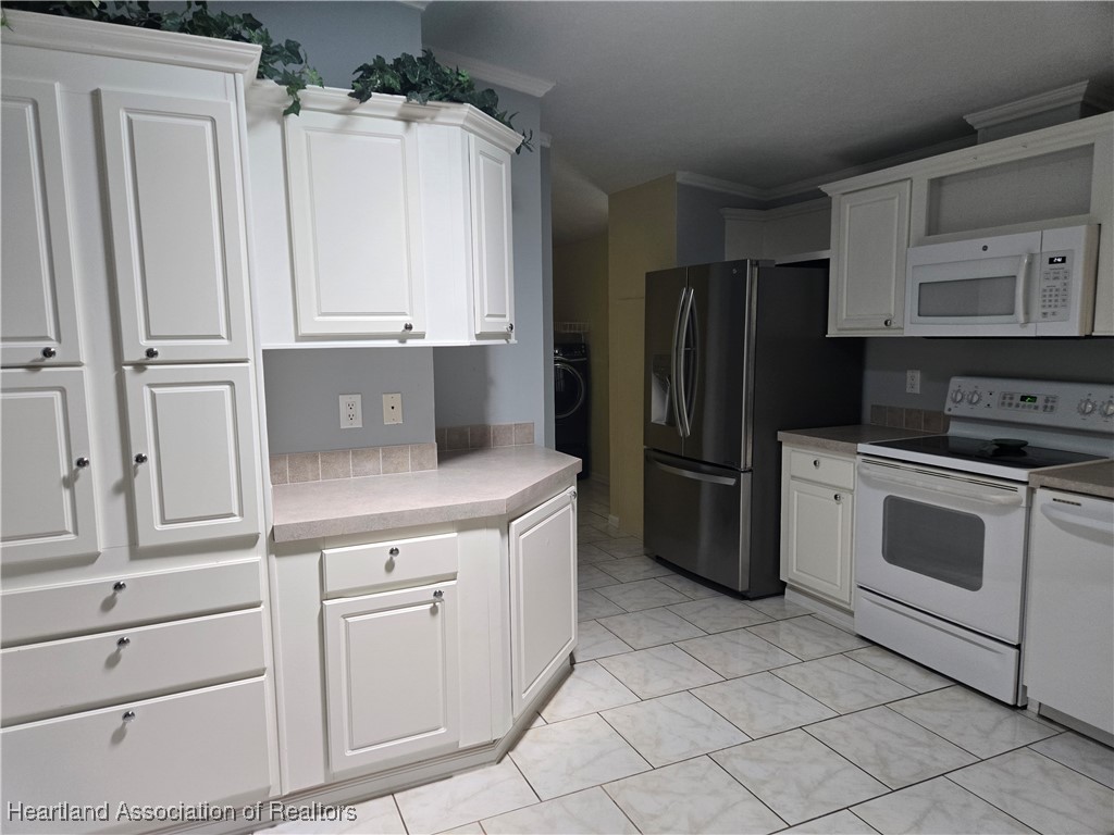 429 Sunbird Square Sebring, FL 33872 - Photo 4 of 32