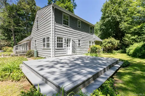 $895,000 | 14 Appleby Drive, Bedford, NY 10506