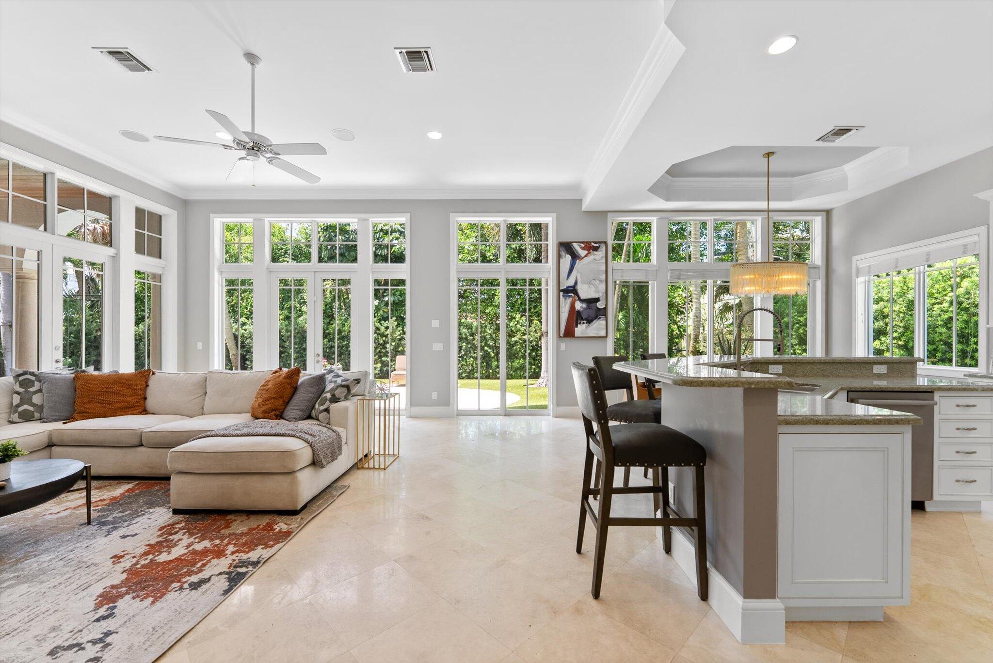 475 Northeast 4th Street Boca Raton, FL 33432 - Photo 15 of 88 Family Room/Kitchen