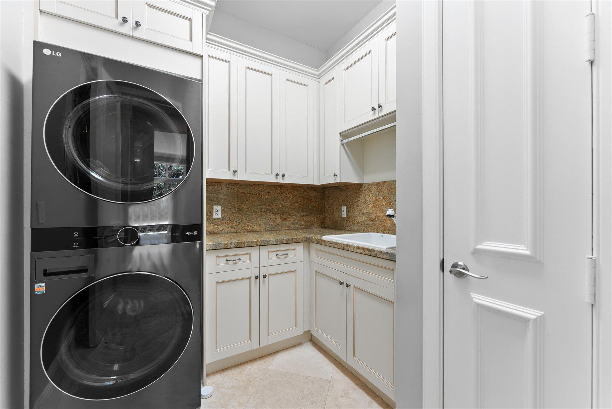 475 Northeast 4th Street Boca Raton, FL 33432 - Photo 56 of 88 Laundry