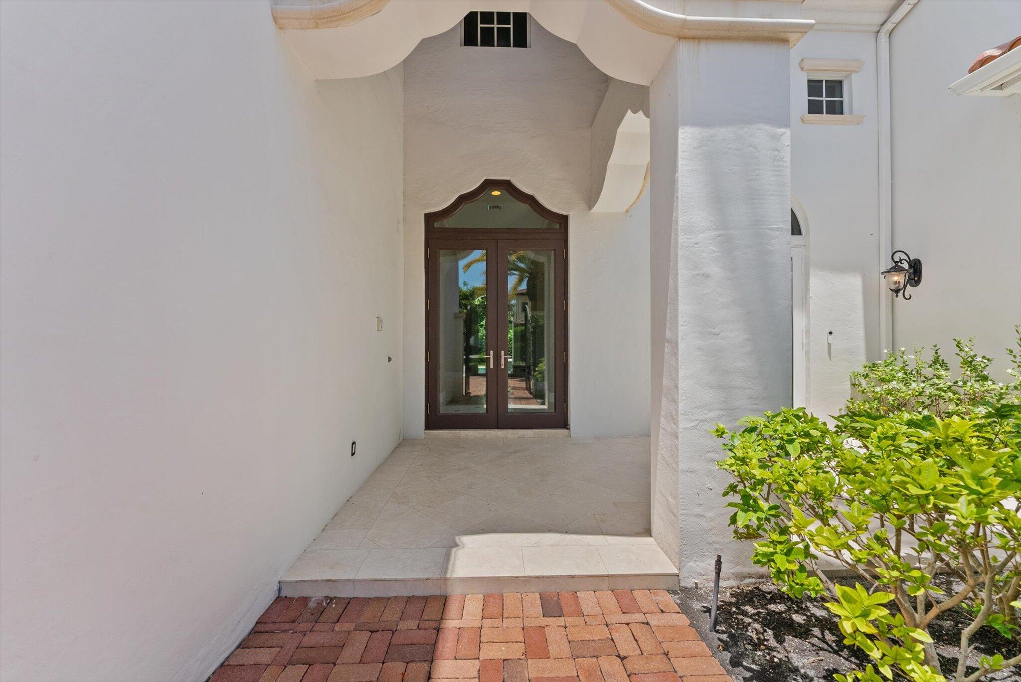 475 Northeast 4th Street Boca Raton, FL 33432 - Photo 7 of 88 Front Entrance