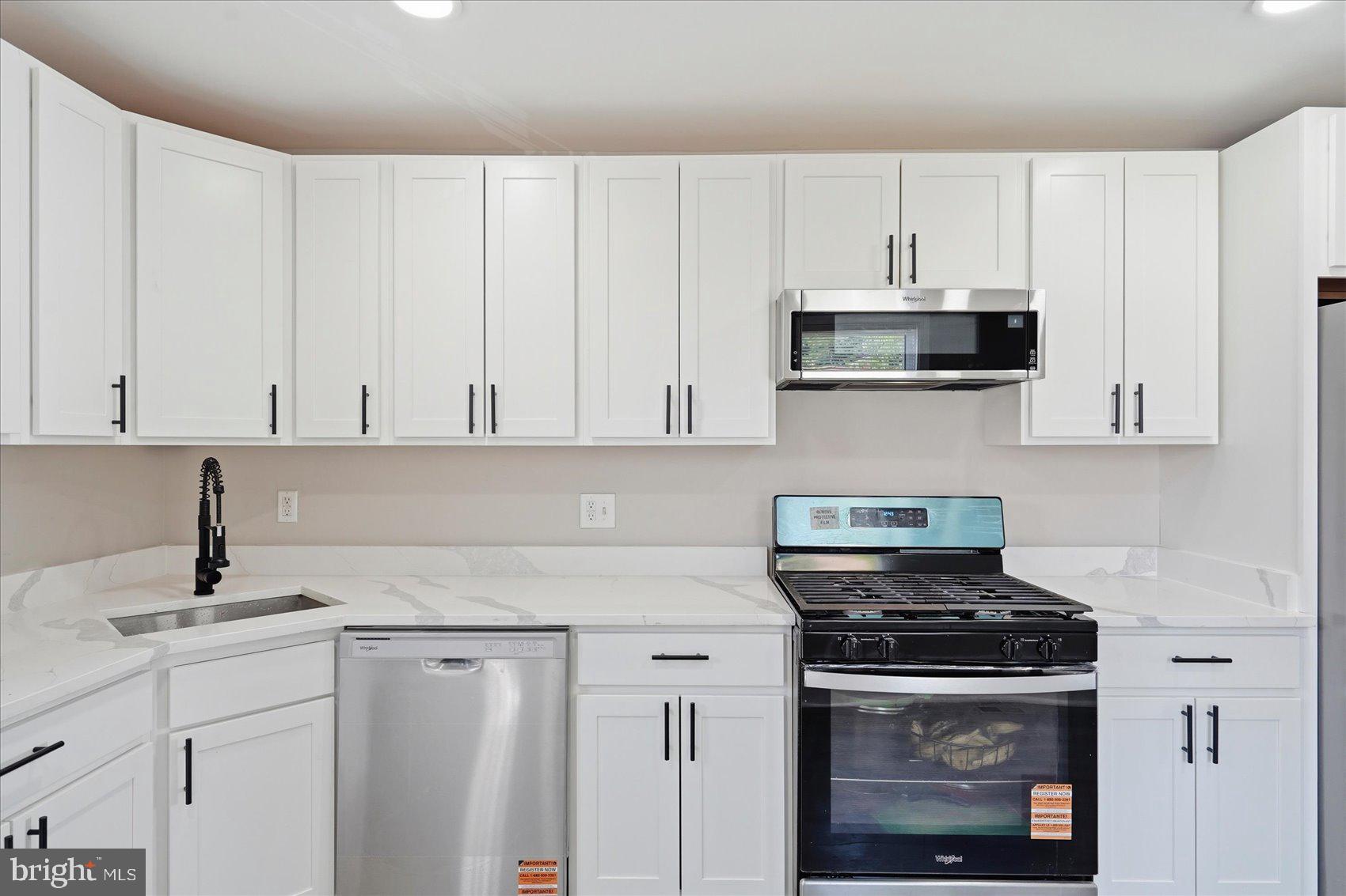 825 Martin Road Essex, MD 21221 - Photo 11 of 37