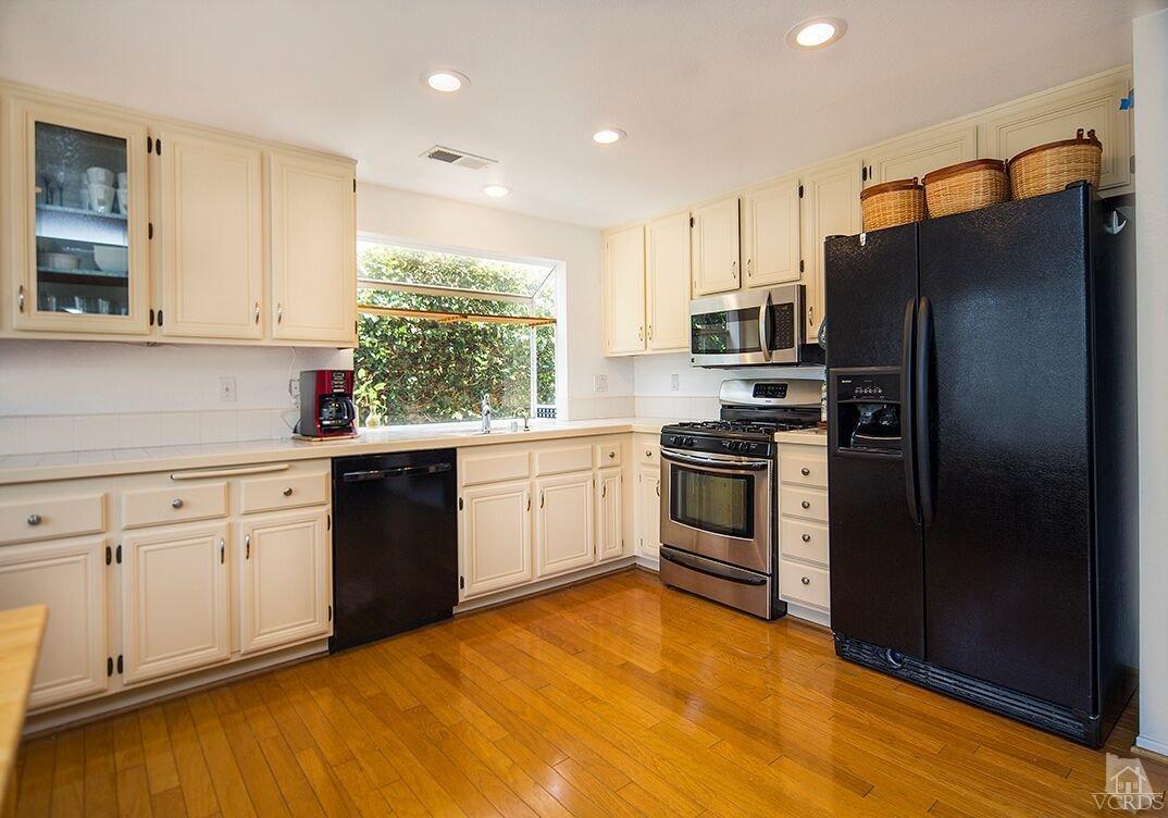557 Fairfield Road Simi Valley, CA 93065 - Photo 7 of 22 Additional Photo