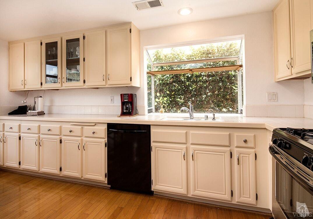 557 Fairfield Road Simi Valley, CA 93065 - Photo 8 of 22 Additional Photo